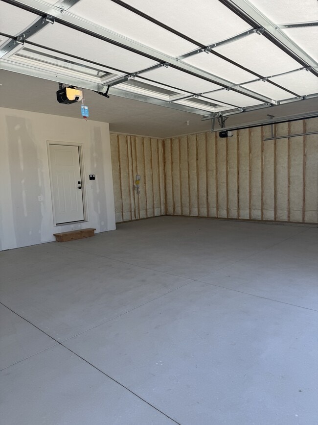Building Photo - 200 W Agnes Dr