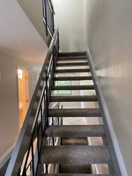 Stairway going to 2nd floor - 411 E Highline Cir