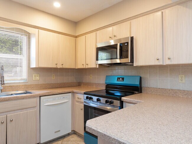 Building Photo - MOVE IN WITH ZERO DEPOSIT - UPDATED 3 BEDROOM HOME IN VENICE