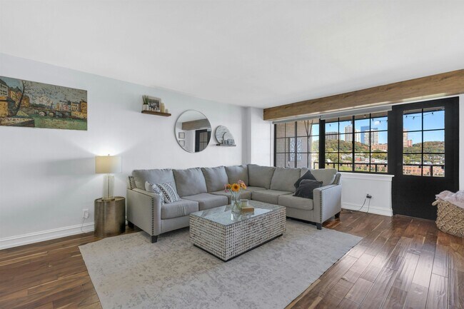 Building Photo - 1203 River Rd