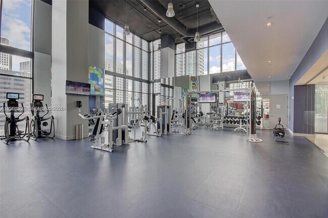 Building Photo - 1010 Brickell Ave