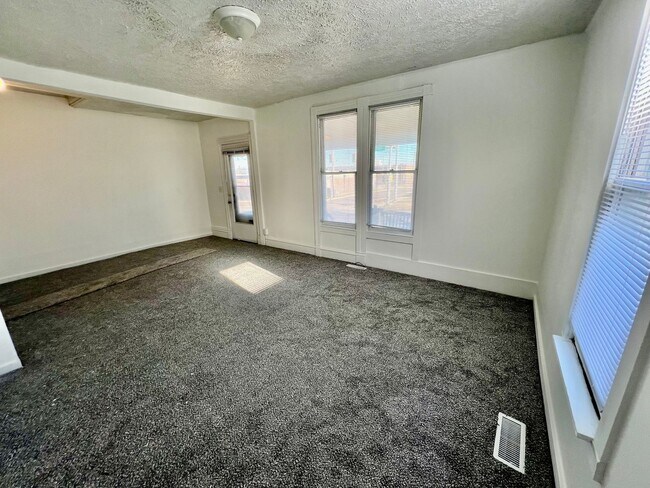 Building Photo - 701 S. Center