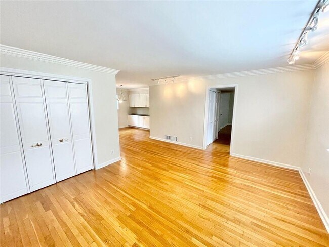 Primary Photo - 3660 Peachtree Rd