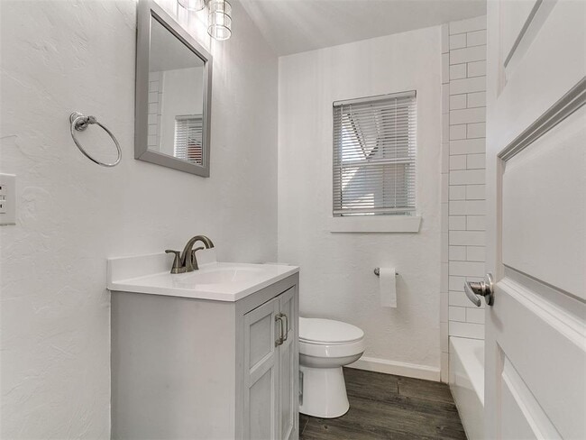 Building Photo - 816 S Santa Fe Dr