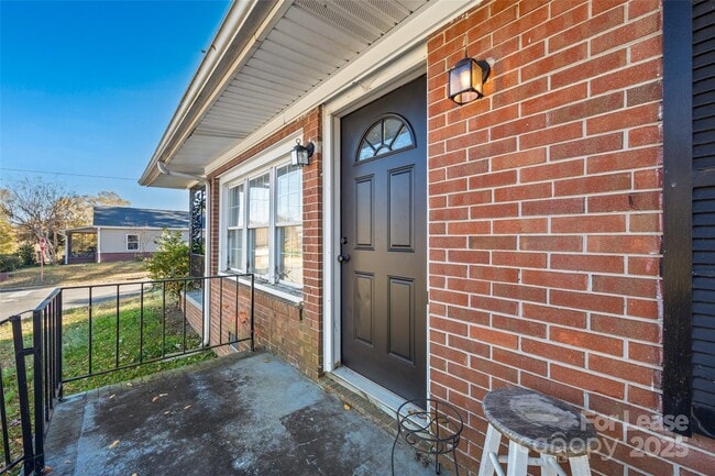 Building Photo - 807 N Morris St