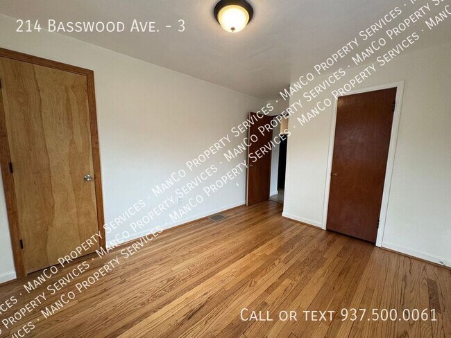 Building Photo - 214 Basswood Ave