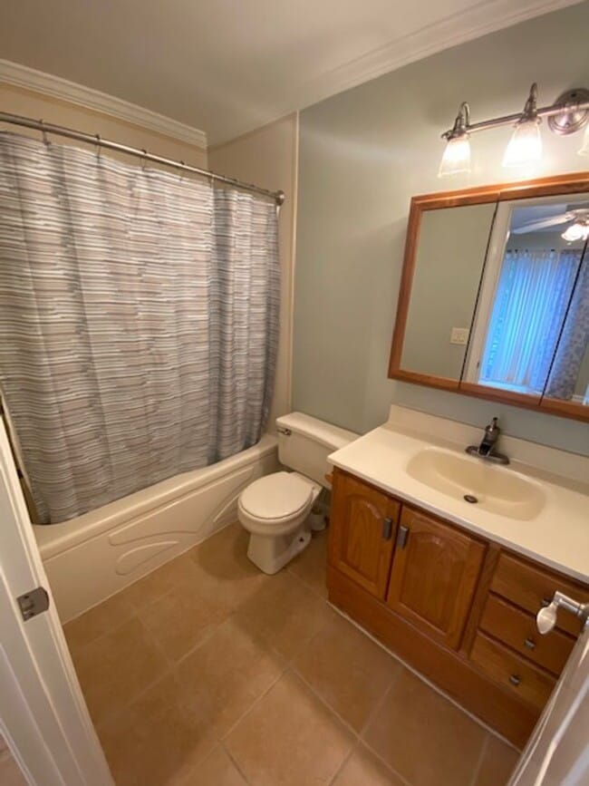 Building Photo - Charming 2-Bedroom Townhome in Glades Community!