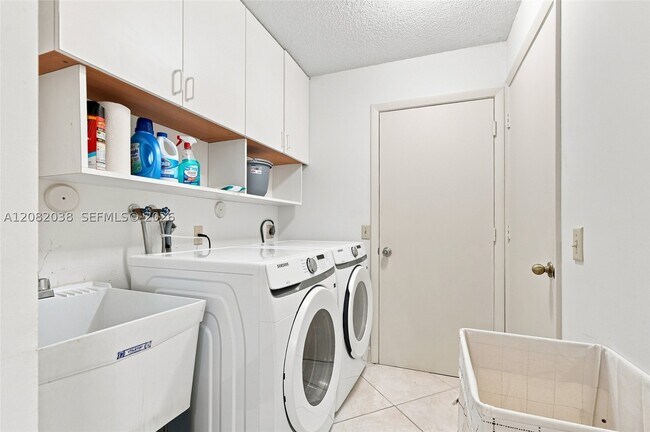 Building Photo - 2873 Oak Park Cir