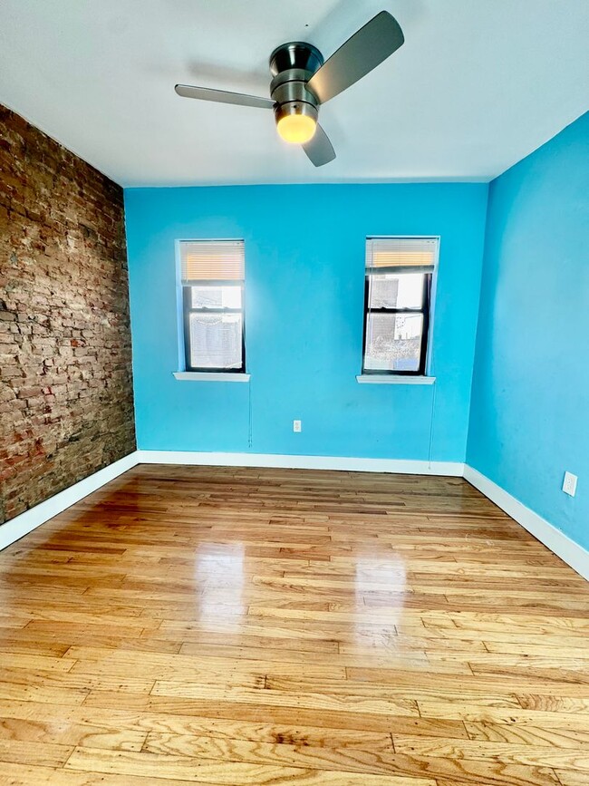 Building Photo - Updated Port Richmond Home