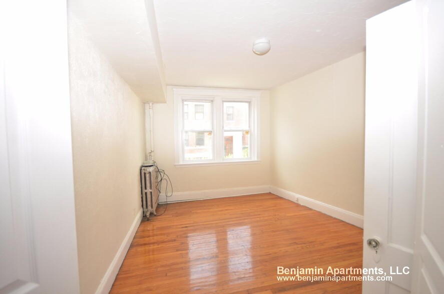 Building Photo - 129 Sutherland Rd