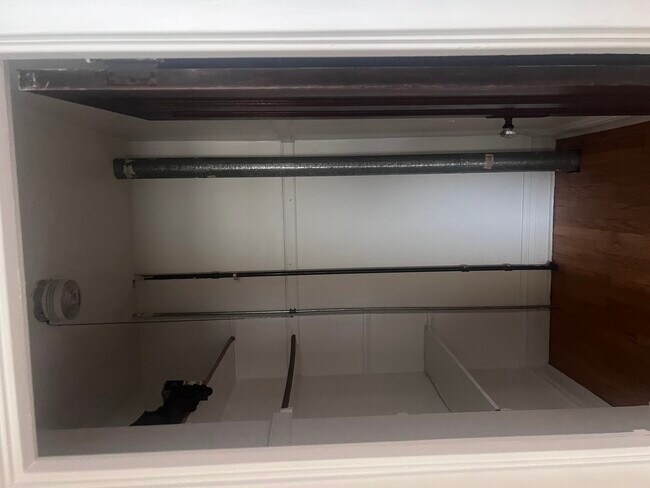 Building Photo - 5907 W Arthington St