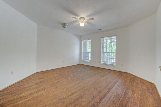 Building Photo - 16464 Beewood Glen Dr