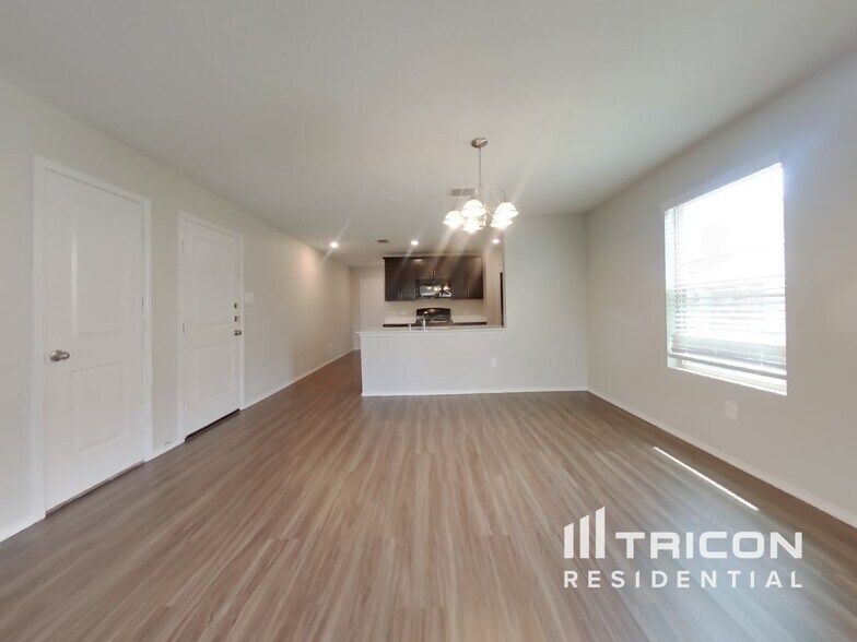 Building Photo - 340 Blue Crow Ln