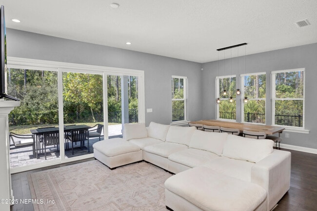 Building Photo - 176 Settler's Landing Dr