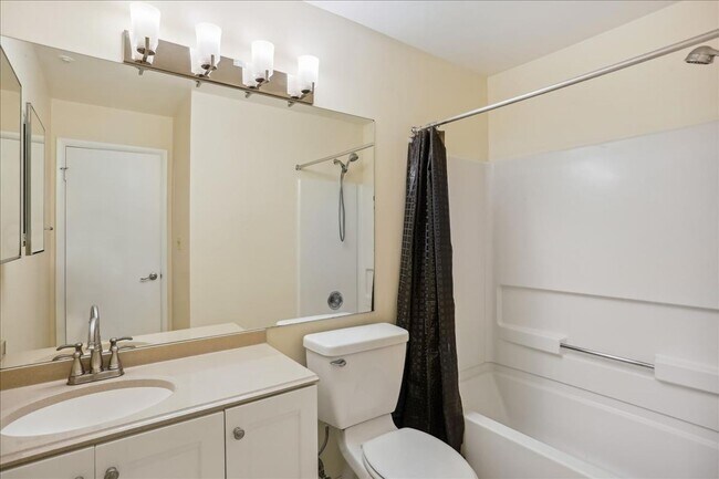 Building Photo - Ground Level Condo in Gaithersburg - 1 bed, 1 bath