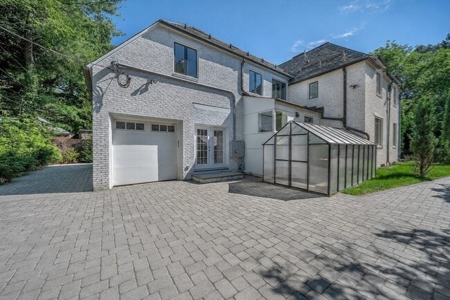 Building Photo - 59 Fresh Pond Ln