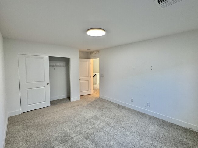 Building Photo - 8732 S Black Cordon Rd