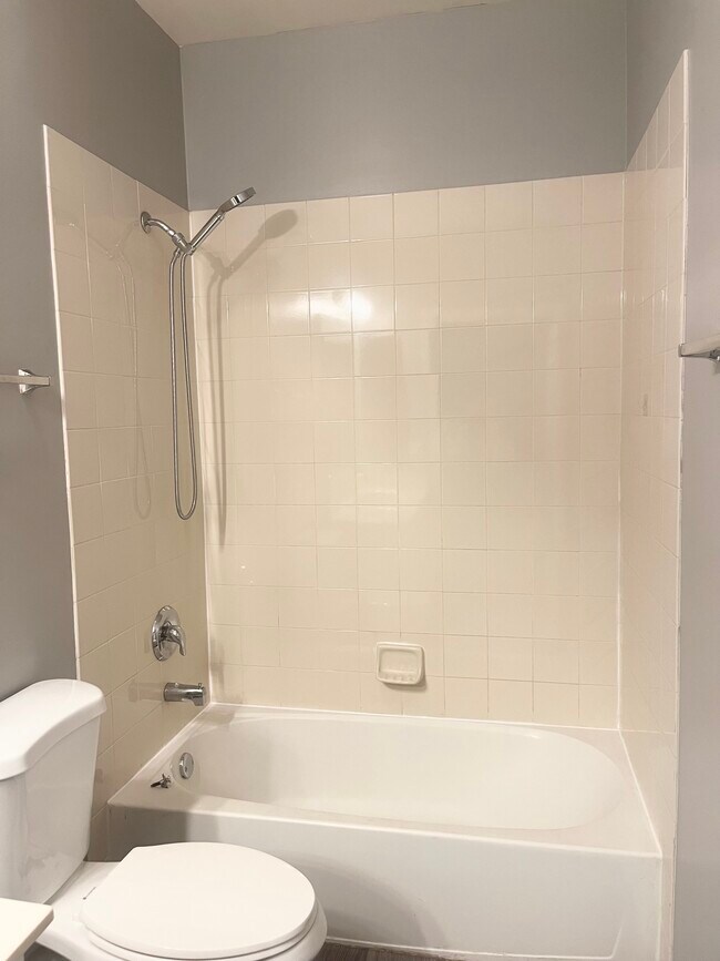 Building Photo - 1900 N Laramie Ave