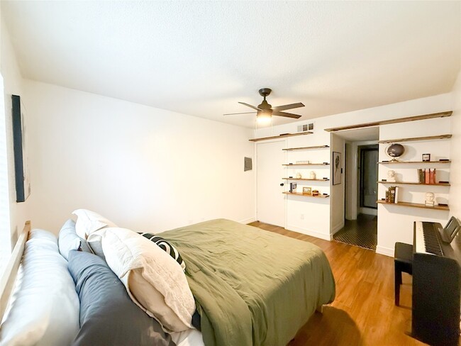 Building Photo - 2120 El Paseo St