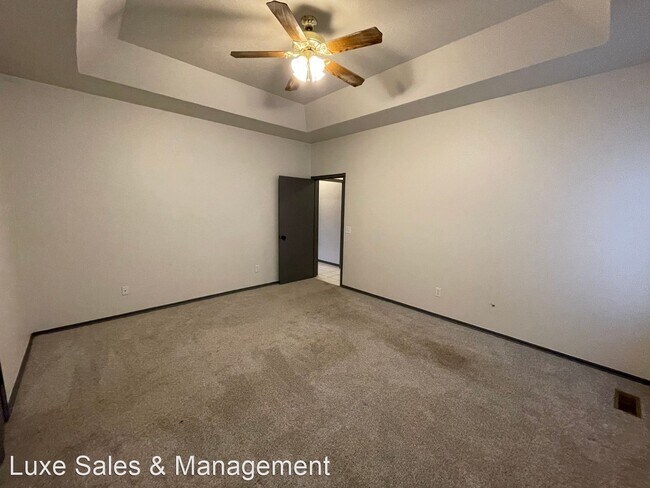 Building Photo - 4 br, 3 bath House - 1218 Three Oaks Circle