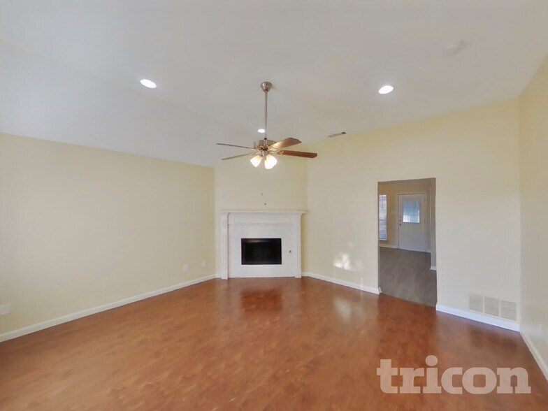 Building Photo - 2616 Spring Rain Dr