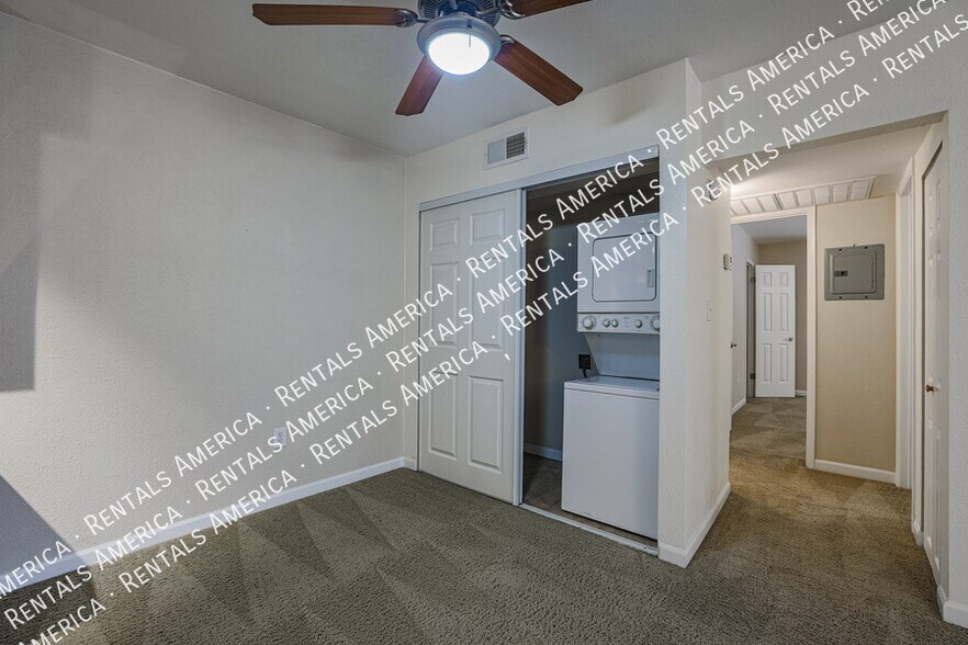 Building Photo - 5877 N Granite Reef Rd