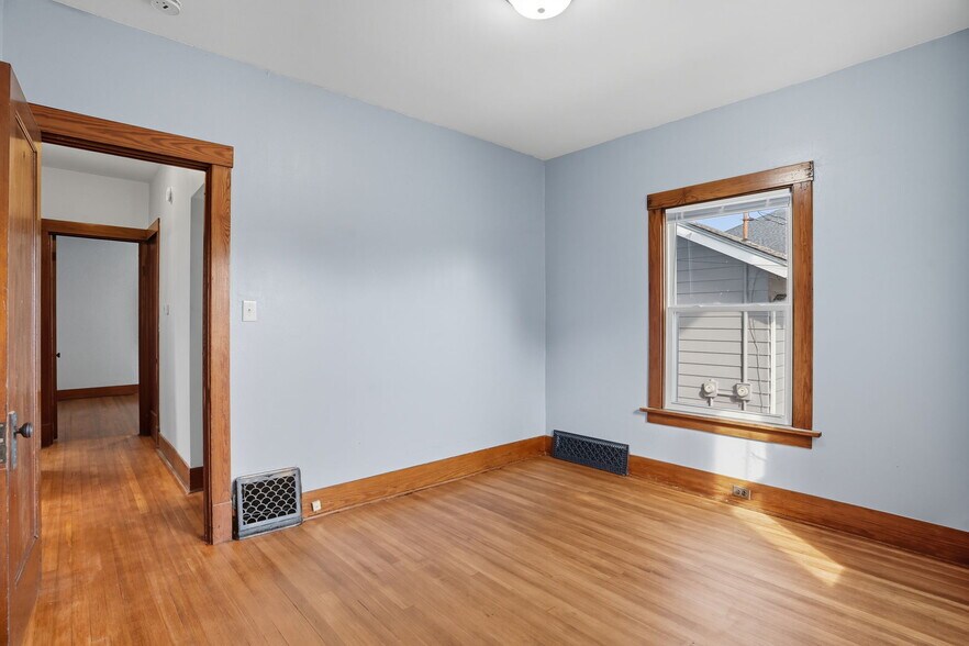 Building Photo - 1719 N Marquette St