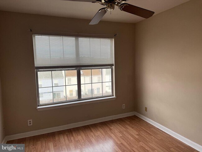 Building Photo - 102 Piccadilly Ln