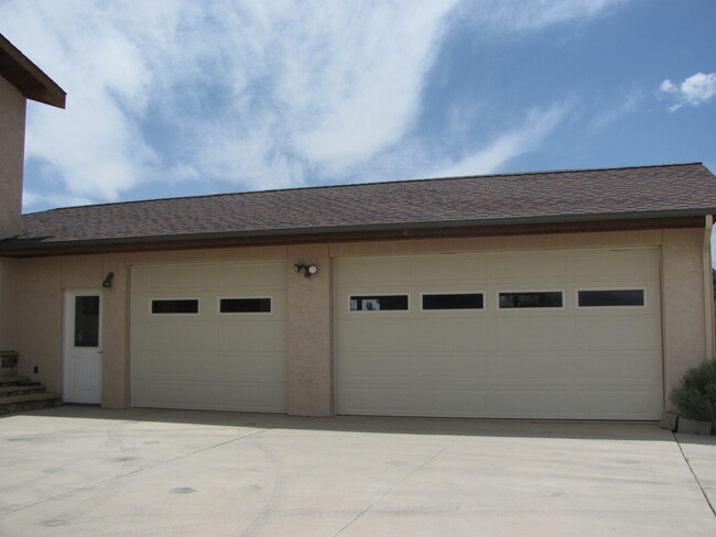 Building Photo - Charming Southwestern Stucco Home