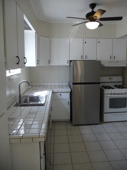 Building Photo - 435 1/2 N Sierra Bonita Ave