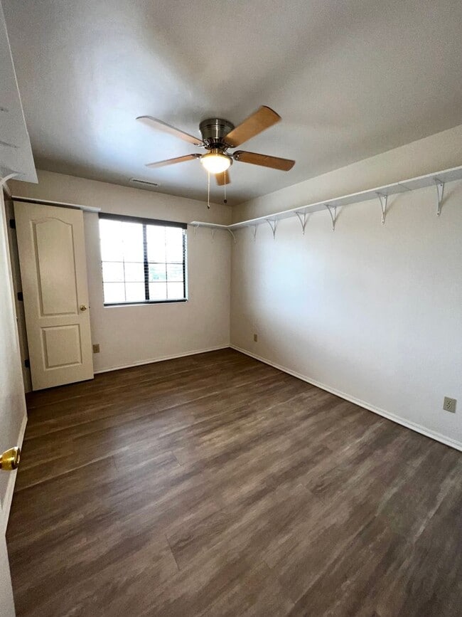 Building Photo - Three Bedroom Home Near Hwy 69