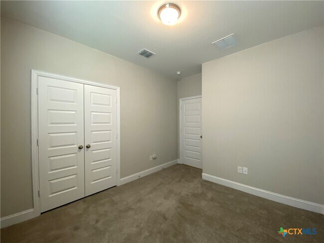 Building Photo - 1331 Hillsong St