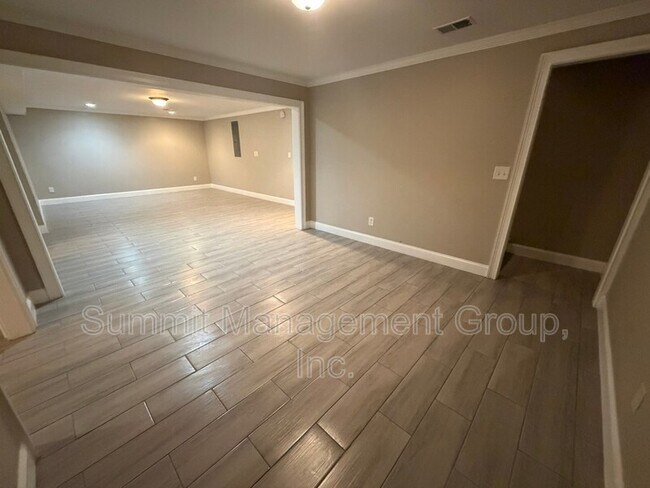 Building Photo - 2405 Twin Creek Ct SW