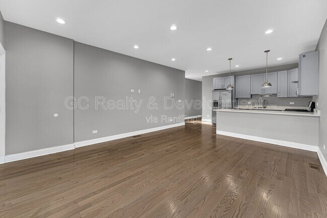 Building Photo - 1048 N Lawndale Ave