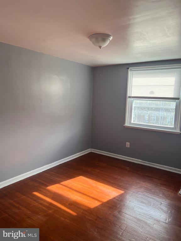 Building Photo - 302 E Essex Ave