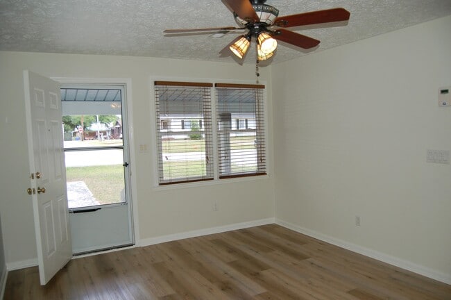 Building Photo - 2103 Woodward Dr