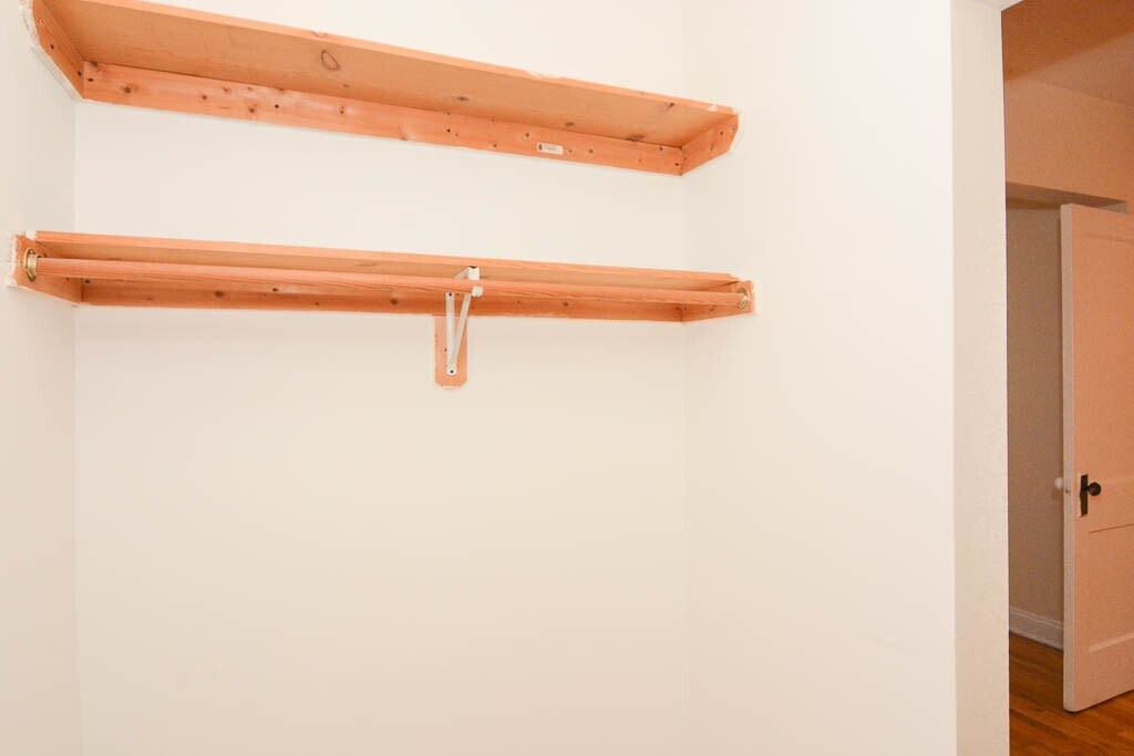 Building Photo - 545 W Wellington Ave