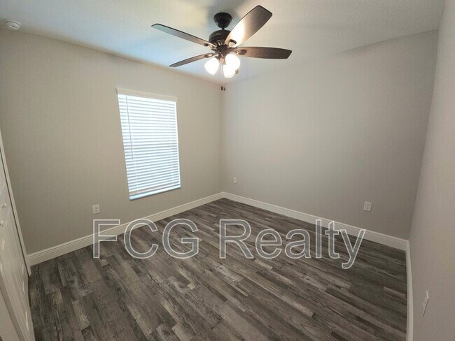 Building Photo - 7851 N Jamaica Dr
