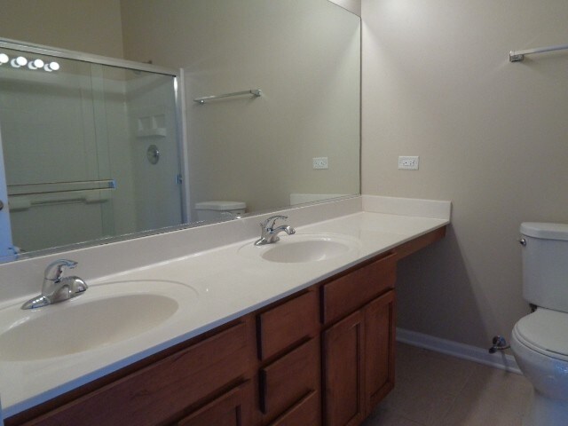 Building Photo - 1400 Bridgehampton Dr