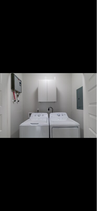 Building Photo - 1007 Hidden Hls St