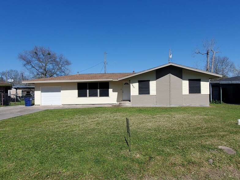 Building Photo - 2420 Bradford St