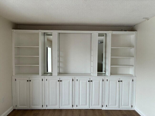 Building Photo - 1 Summit Dr