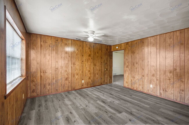 Building Photo - 14732 Oakwood Ln