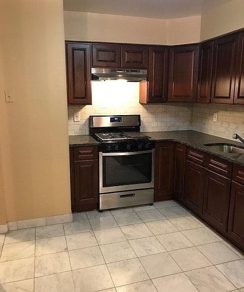 Building Photo - "Charming 3-Bedroom Oasis with 2 Full Bath...