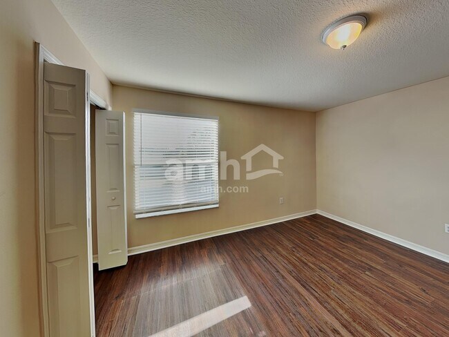 Building Photo - 11114 Creek Haven Dr