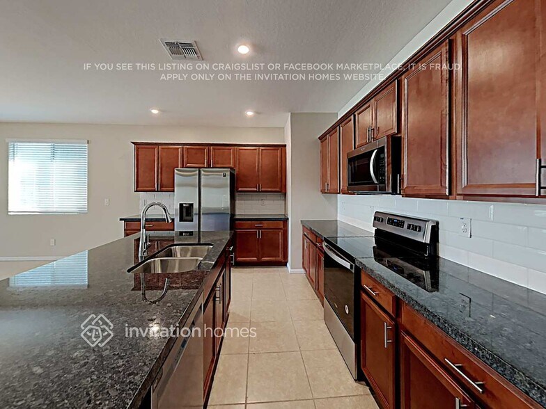 Building Photo - 17816 W Daley Ln