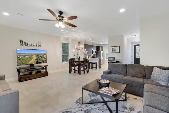 Building Photo - 585 Demarett Dr