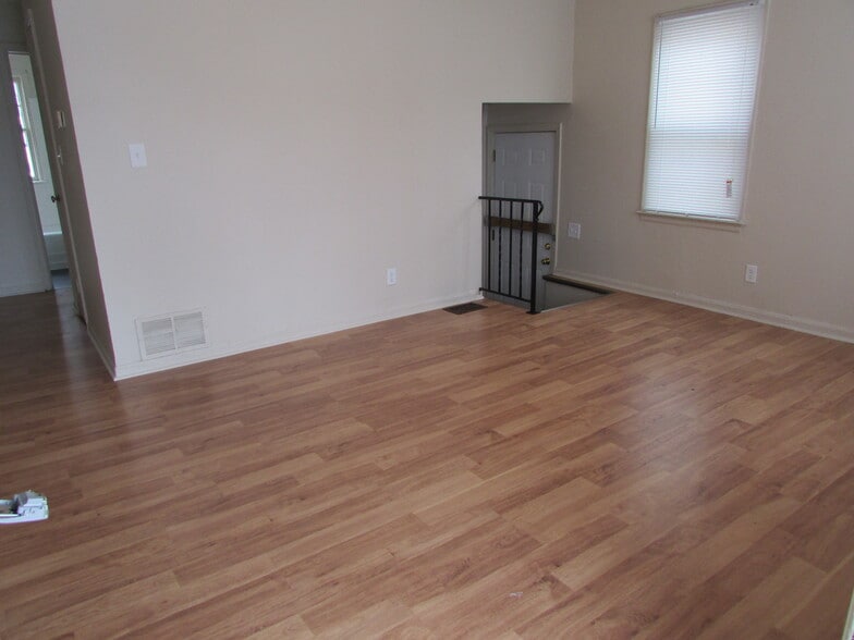 Building Photo - 2276 Hiawatha Park Dr