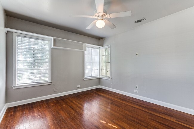 Building Photo - 2-BEDROOM HOME IN MONTICELLO PARK