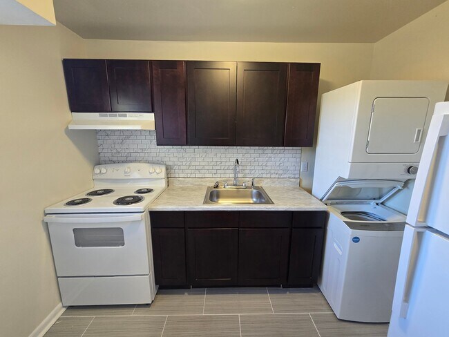 Building Photo - 5211 Collindale Rd